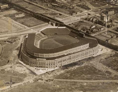 yankee stadium dimensions 1923